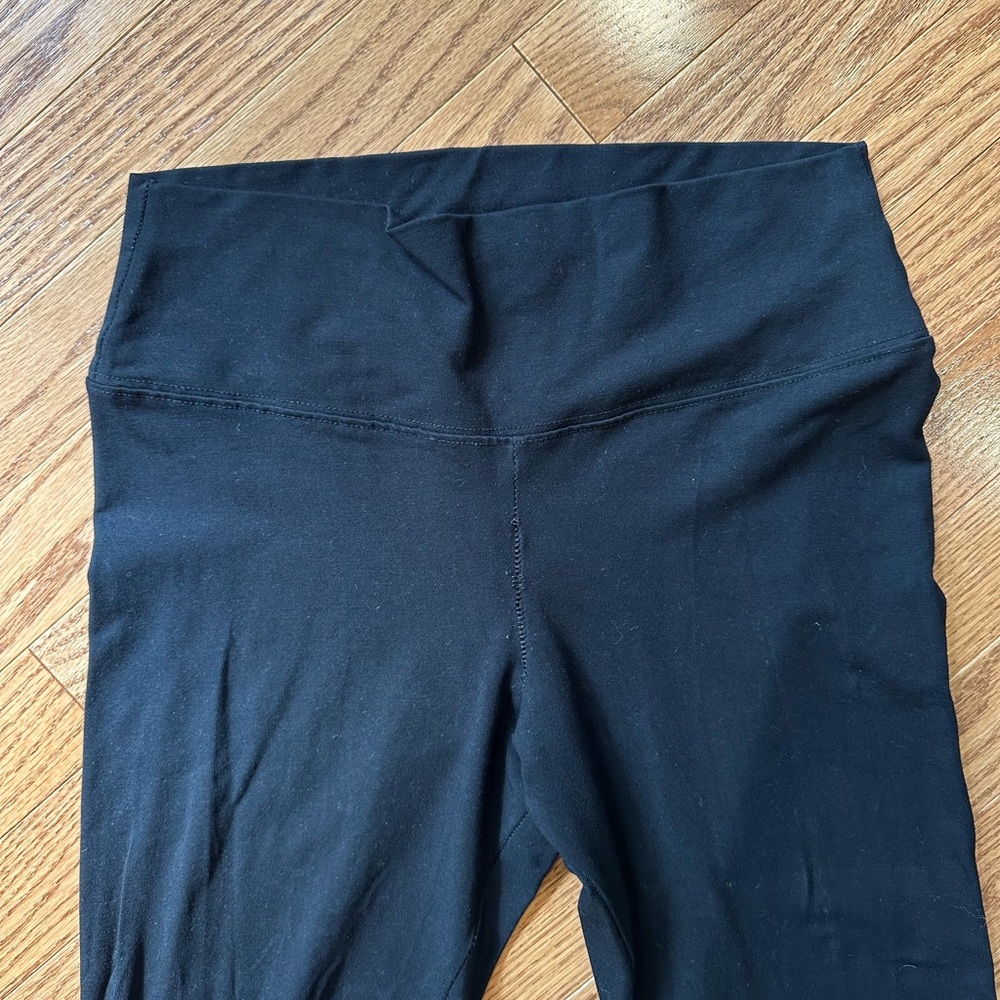 Made in Canada Women’s Black Leggings - Picture 3 of 5